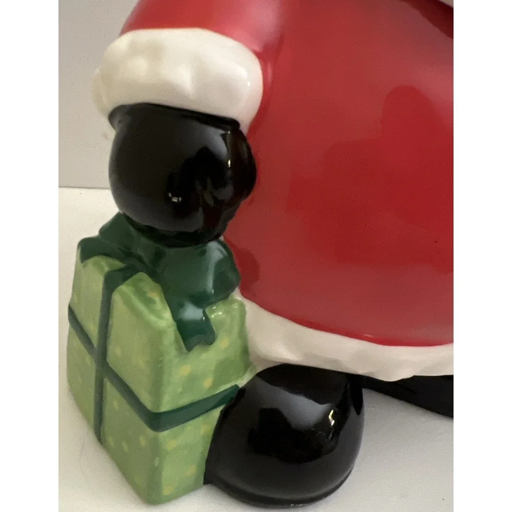 The Unbranded Brand santa right